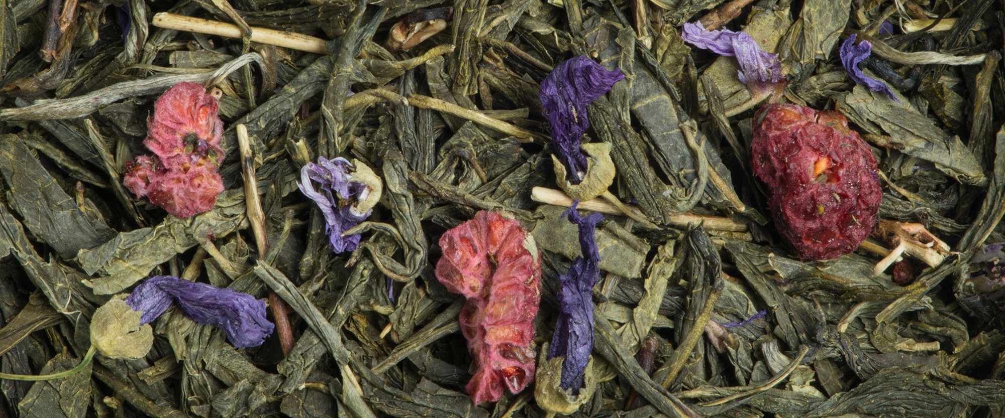 Fruity raspberry and violet green tea.
