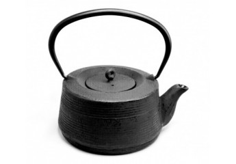 Black cast iron teapot 0.6L