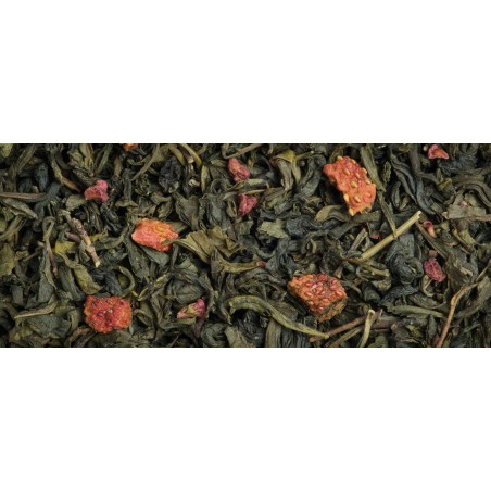 Organic green tea with red berries in bulk.