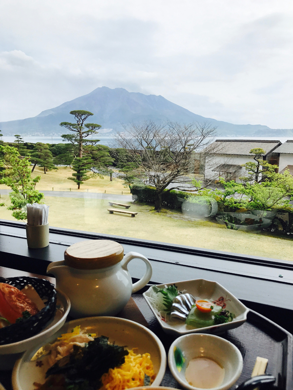 Repas à Kagoshima avec vue